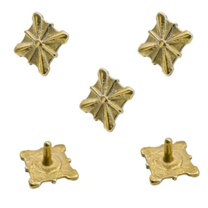 Borchie in ottone con decorazione medievale, set 5 pezzi