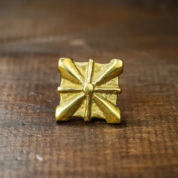 Borchie in ottone con decorazione medievale, set 5 pezzi - immagine 5