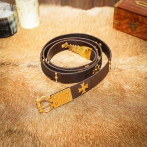 Cintura templare marrone con croci, cuoio e ottone