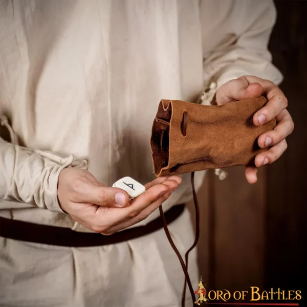 Rune in osso, con sacchetto in pelle - immagine 5