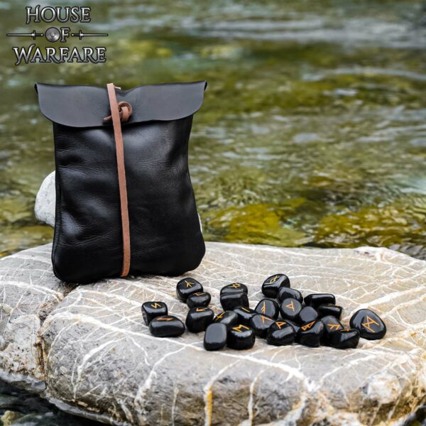 Pietre runiche in onice, con sacchetto in pelle - immagine 5
